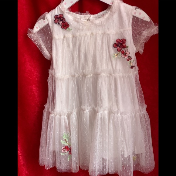 White dress - Picture 1 of 1